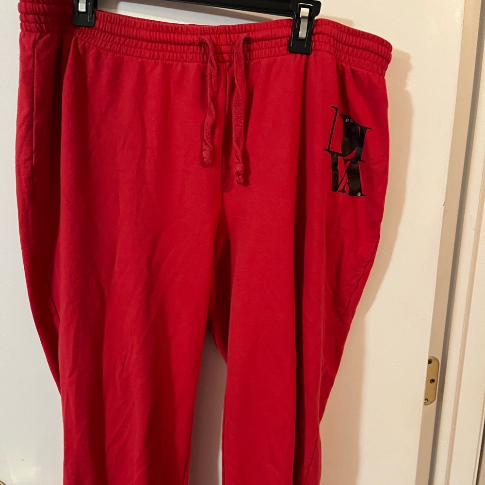 Derek Heart plus 2X red sweatpants